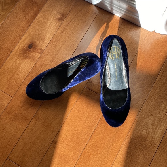 HOUSE OF HARLOW 1969 Hot Stormy Pumps - Picture 2 of 9